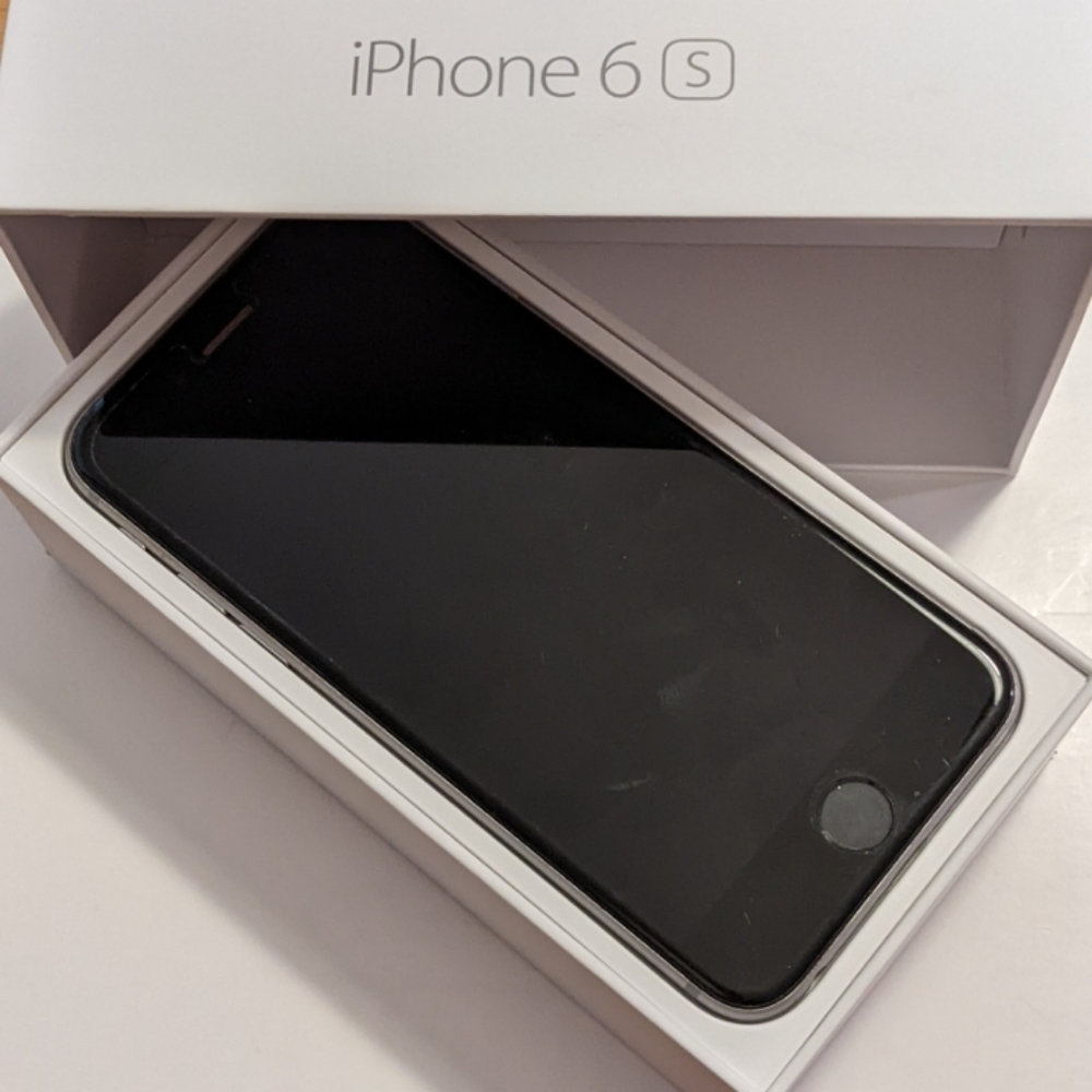 iPhone 6S with Kate Spade phone case
